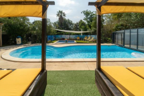 Gîte Imagine Roussillon Résidence Privée avec Piscine - 8 personnes